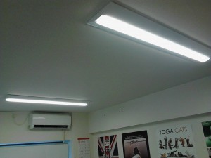 
                        蛍光灯をＬＥＤ蛍光灯へ取替え工事