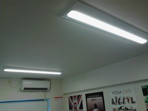 蛍光灯をLED蛍光灯へ取替え工事