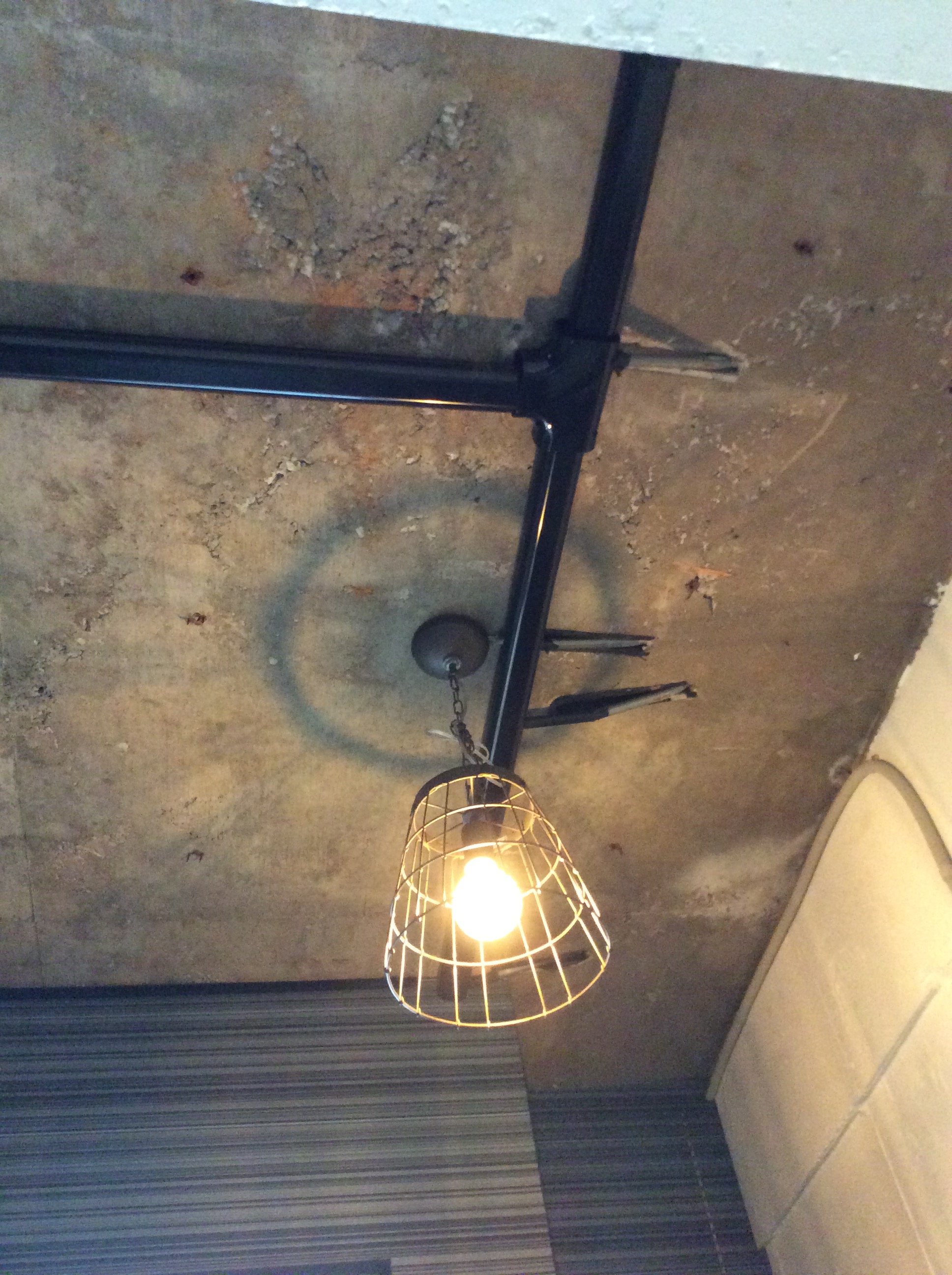 18 8 17 スケルトン露出配管工事 ハルe テックスコントラクト 福岡市 電気工事 配線工事